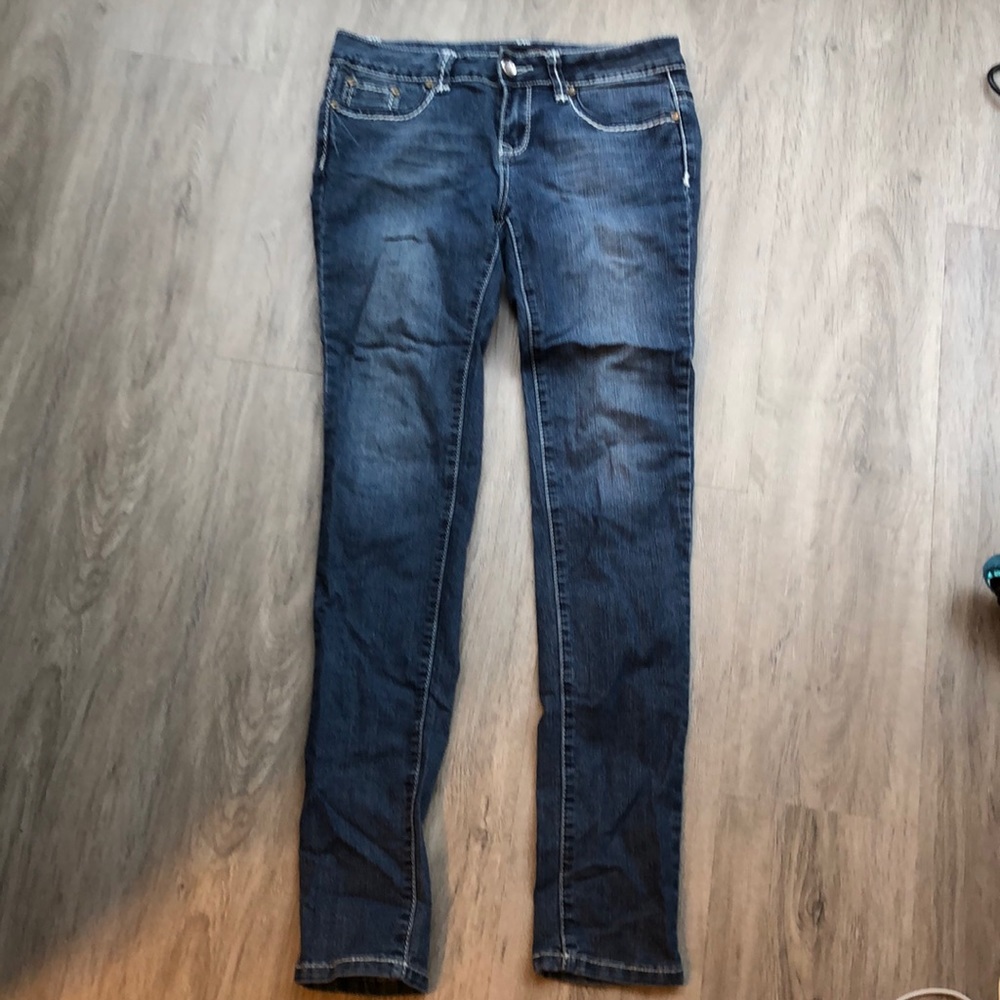 Skinny jeans with beaded design
